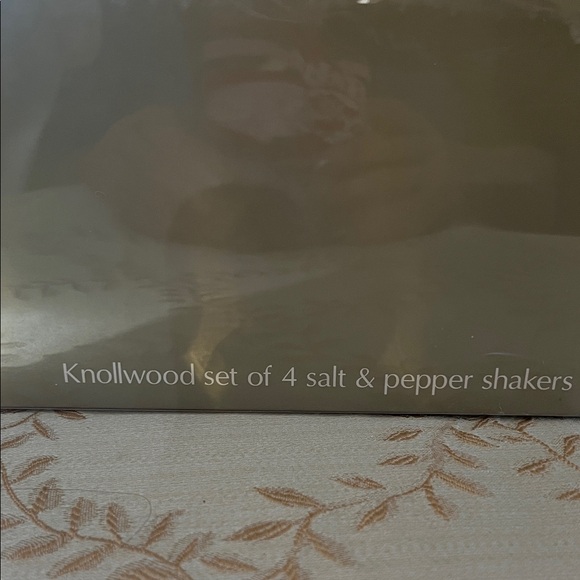 Bird Salt and Pepper Shaker Set - Multicolor beautiful still in box - Picture 4 of 4